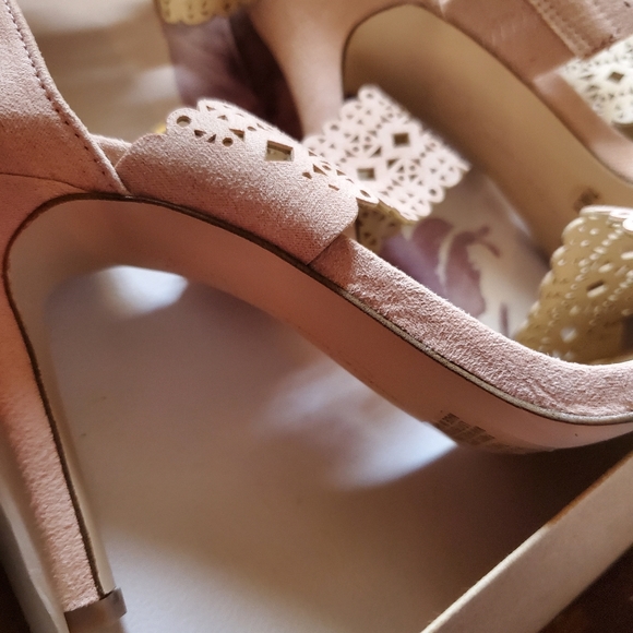 Suede 7.5 NWT J. Simpson Heels - Picture 9 of 13